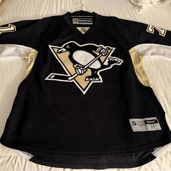 Like NEW, Official Penguin Malkin “71” Jersey size Men Medium - Picture 4 of 6